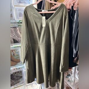 NWT OLIVE GREEN FAUX SUEDE
Dress 2X